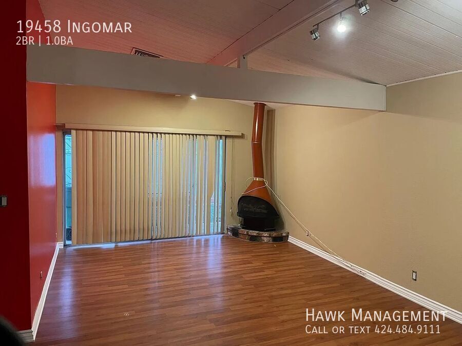 Charming 2 Bedroom Home in Reseda with Bonus Room. property image