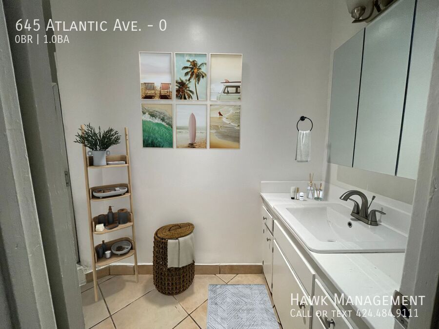 Cozy & Private Studio with Attached Garage – Heart of Long Beach property image