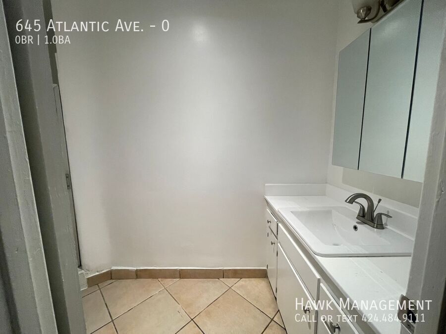 Cozy & Private Studio with Attached Garage – Heart of Long Beach property image