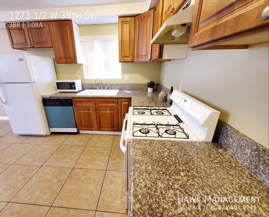 Prime USC-Adjacent 3-Bed/3-Bath Modern Home – Your Perfect LA Student or Family Retreat! property image