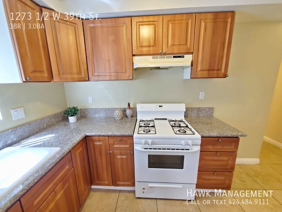 Prime USC-Adjacent 3-Bed/3-Bath Modern Home – Your Perfect LA Student or Family Retreat! property image