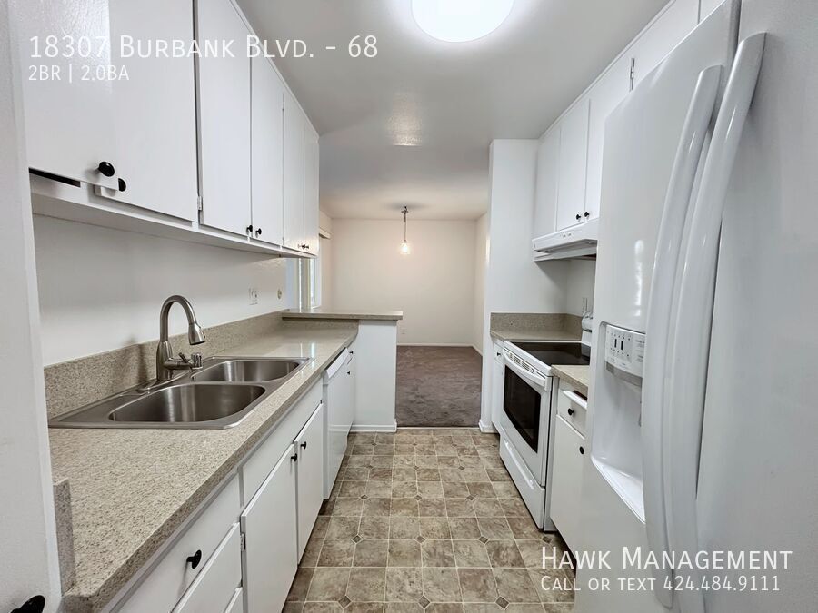 Stunning Top-Floor 2-Bedroom, 2-Bath Condo in Tarzana! property image