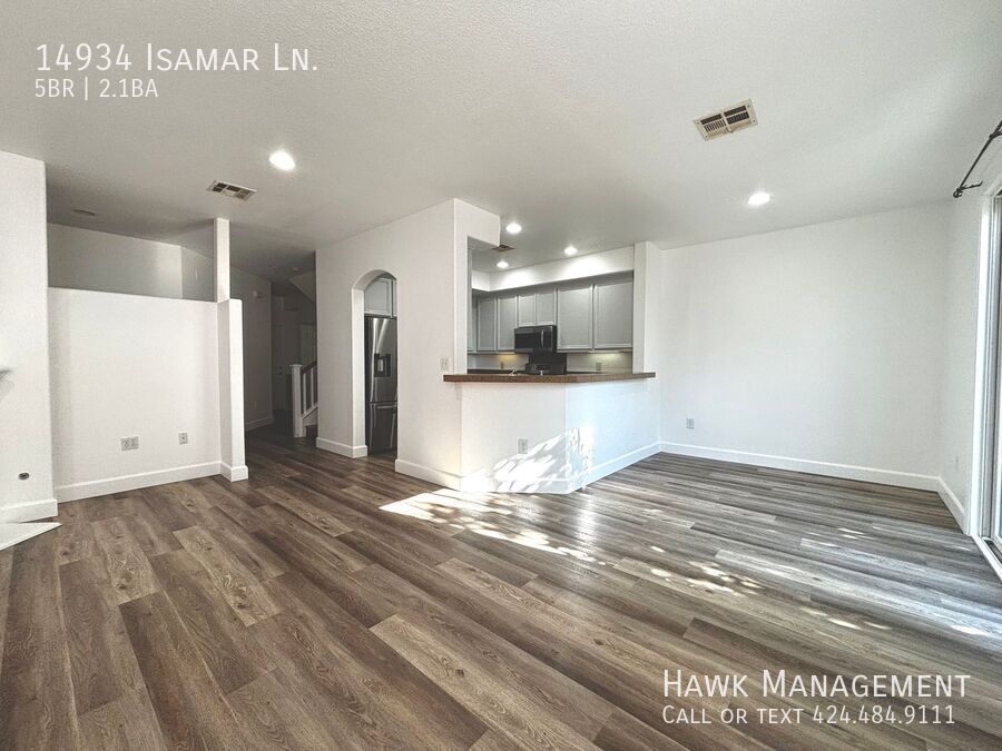 5 bedrooms and 3 bath house in a private community at North Hills property image