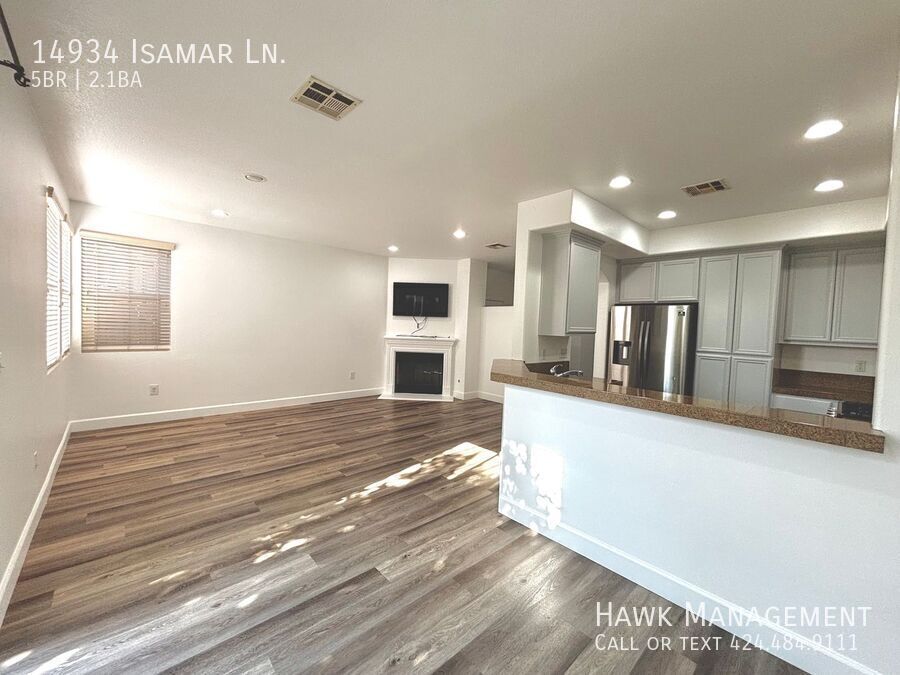 5 bedrooms and 3 bath house in a private community at North Hills property image