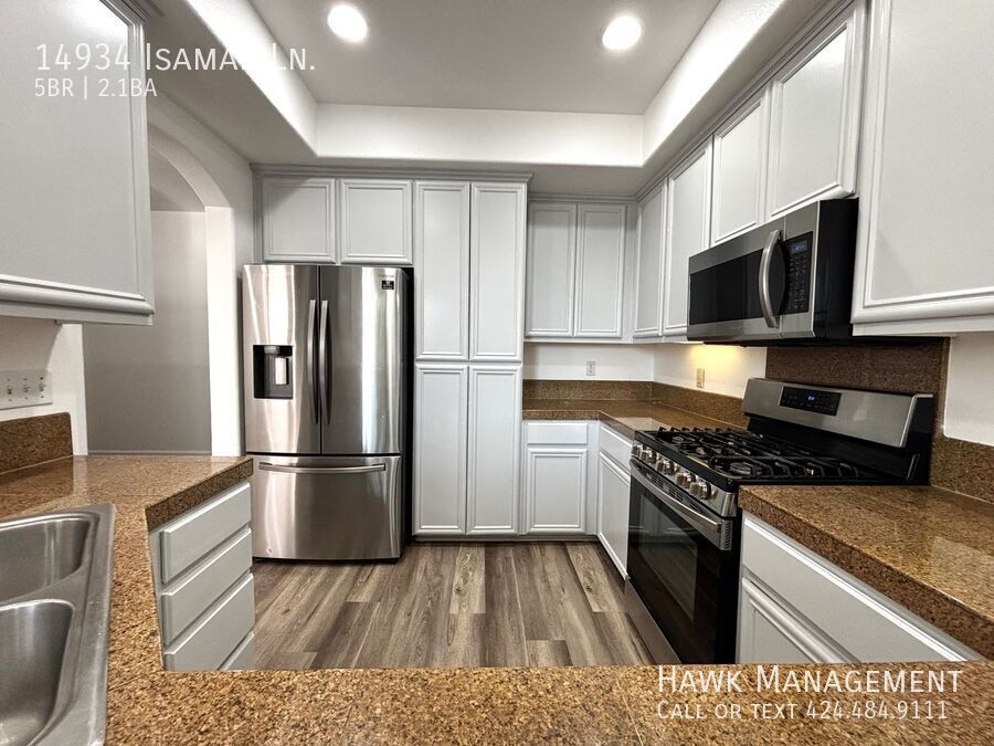 5 bedrooms and 3 bath house in a private community at North Hills property image