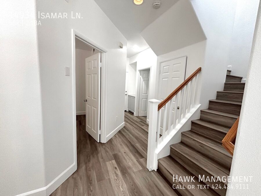 5 bedrooms and 3 bath house in a private community at North Hills property image