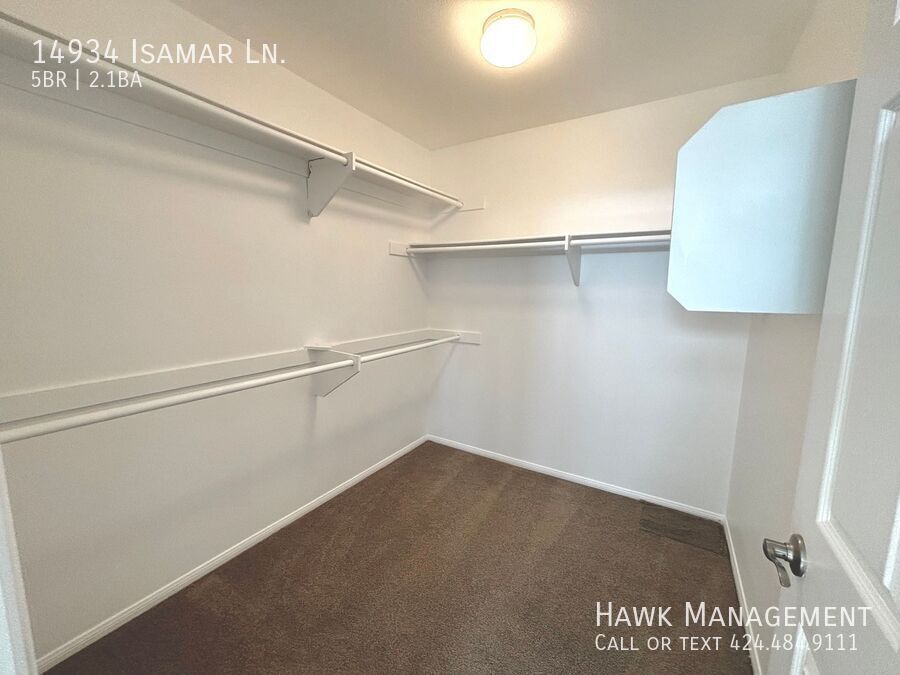 5 bedrooms and 3 bath house in a private community at North Hills property image