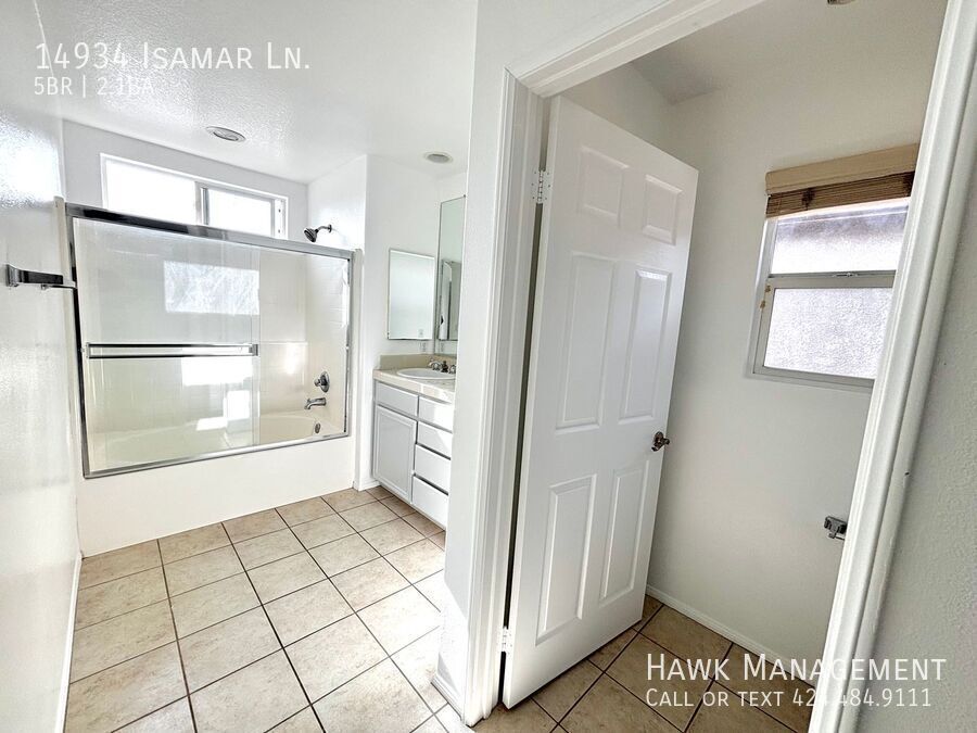 5 bedrooms and 3 bath house in a private community at North Hills property image