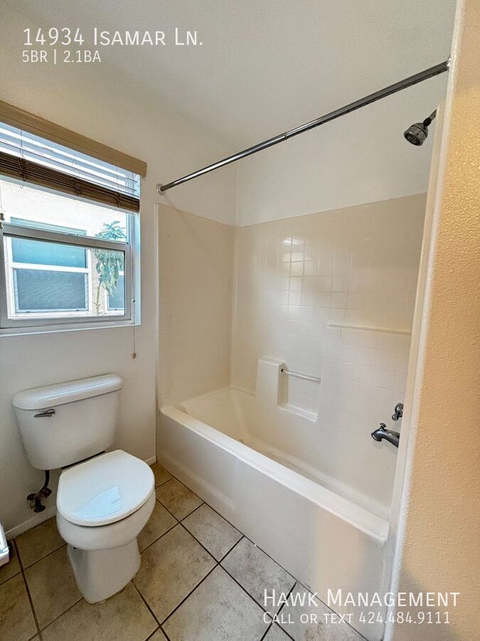 5 bedrooms and 3 bath house in a private community at North Hills property image