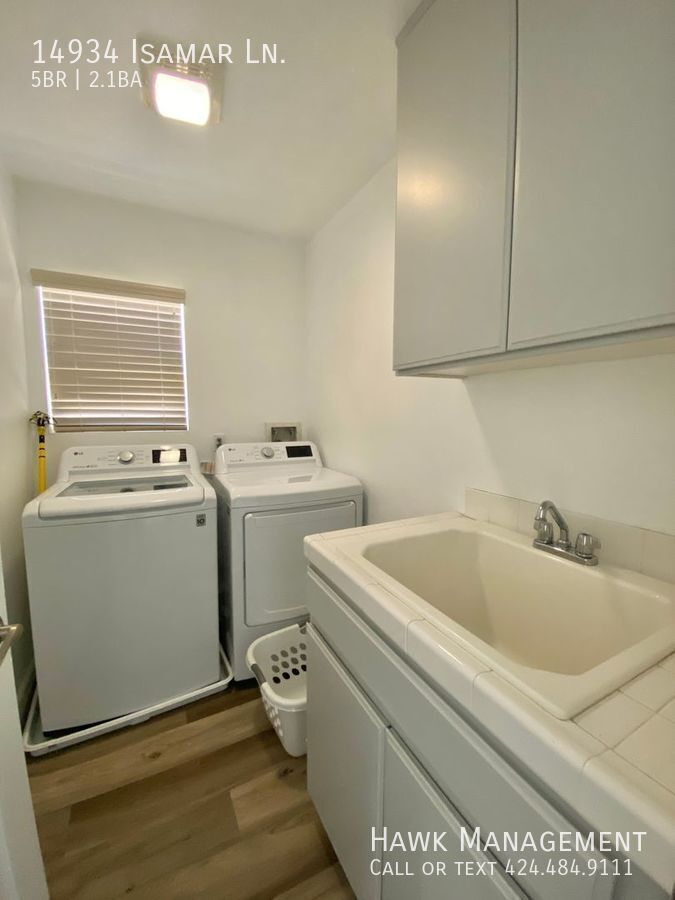 5 bedrooms and 3 bath house in a private community at North Hills property image