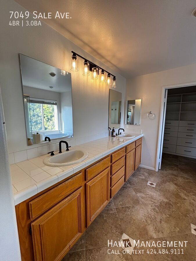 Beautiful 4 Bedroom Home Located in West Hills property image