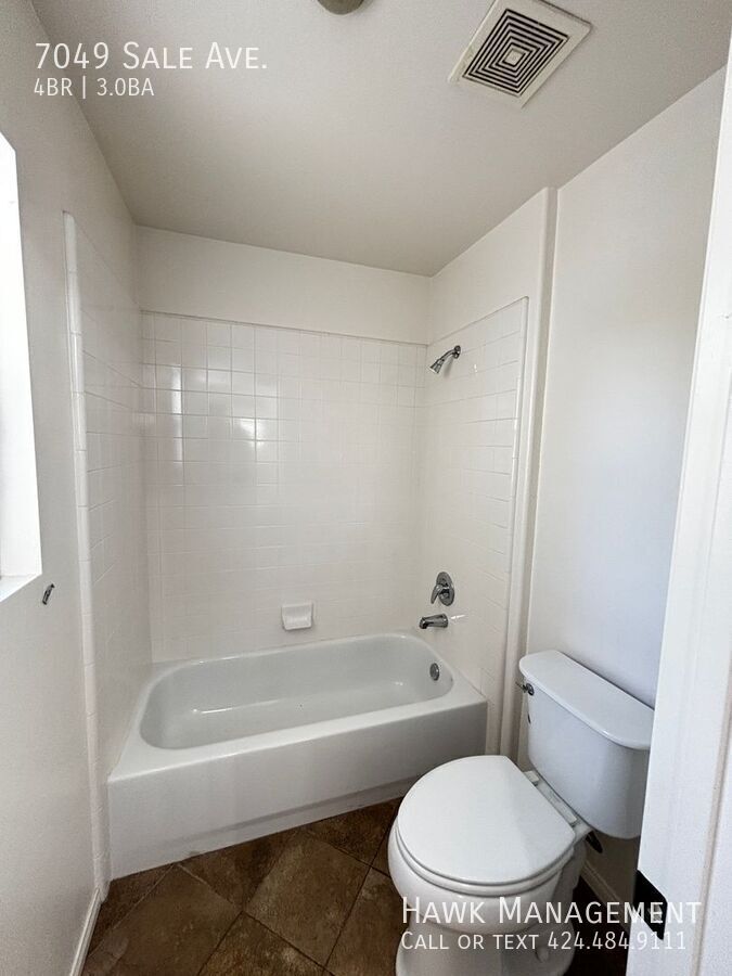 Beautiful 4 Bedroom Home Located in West Hills property image