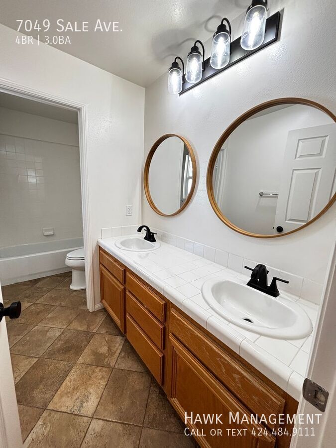 Beautiful 4 Bedroom Home Located in West Hills property image