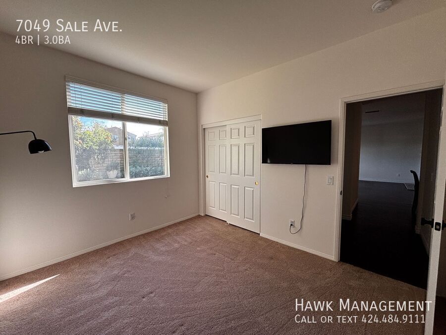 Beautiful 4 Bedroom Home Located in West Hills property image