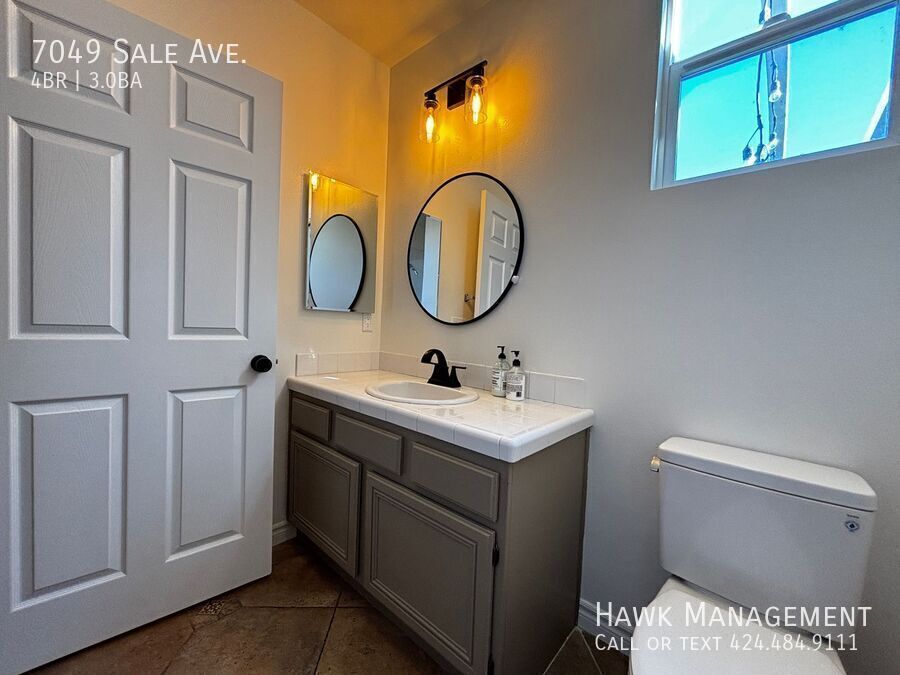 Beautiful 4 Bedroom Home Located in West Hills property image