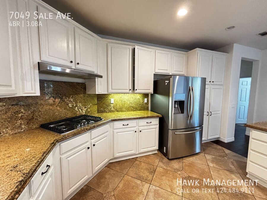 Beautiful 4 Bedroom Home Located in West Hills property image