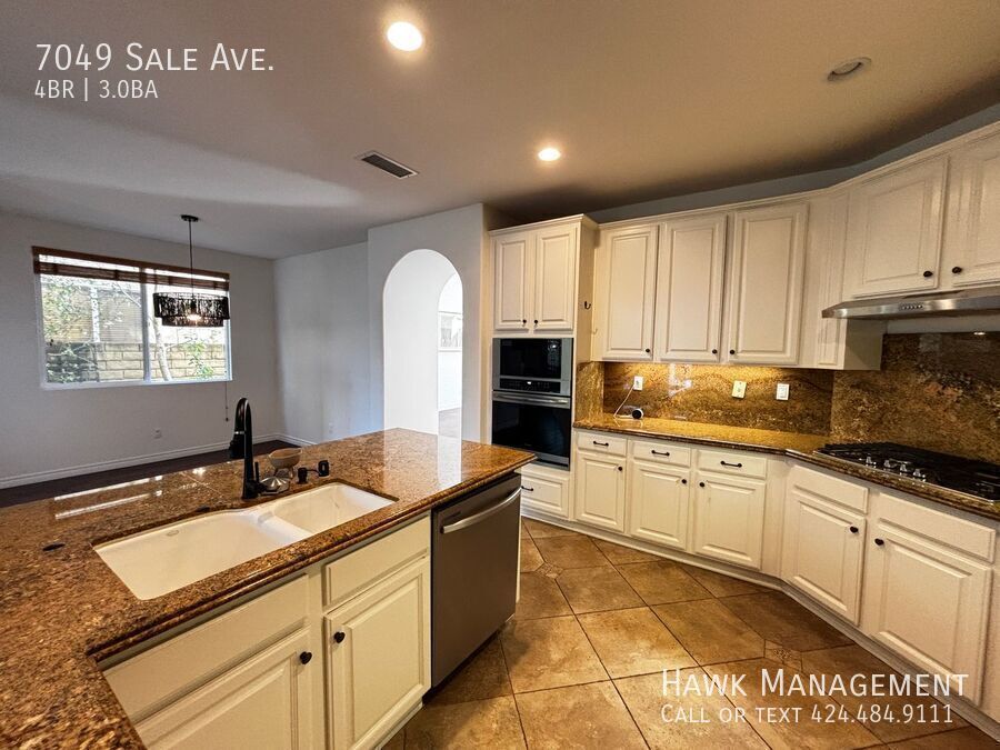 Beautiful 4 Bedroom Home Located in West Hills property image