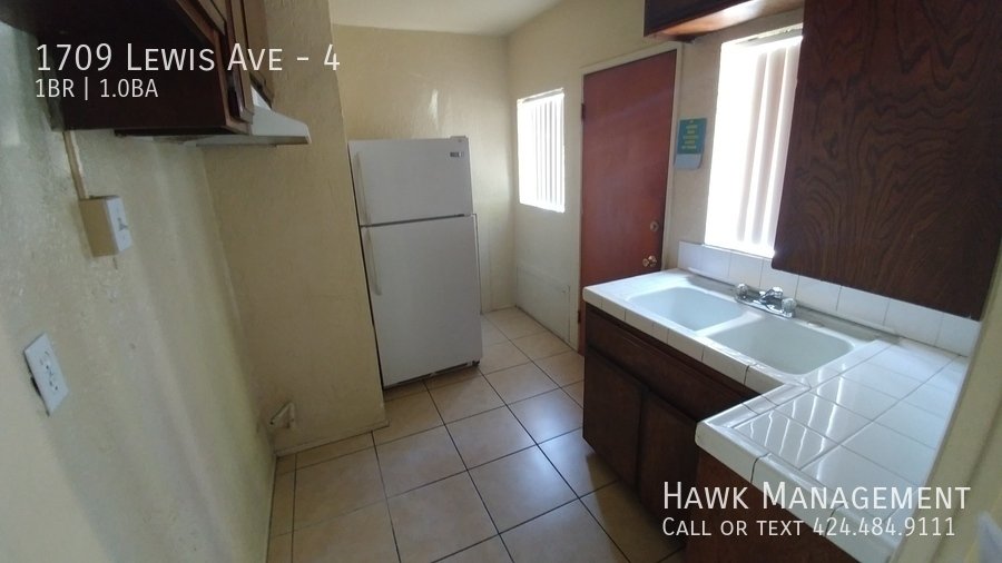 Cozy Small 1-Bedroom with NEW PAINT and lots of LIGHT in Long Beach! property image