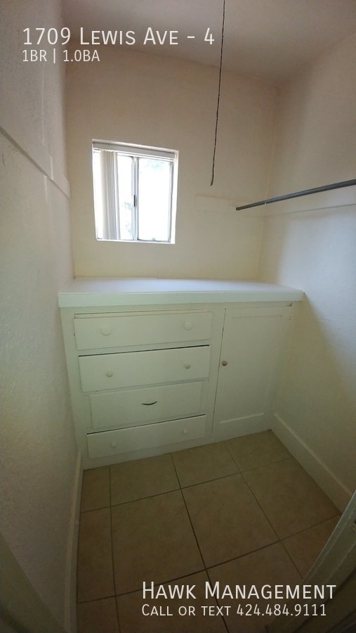 Cozy Small 1-Bedroom with NEW PAINT and lots of LIGHT in Long Beach! property image