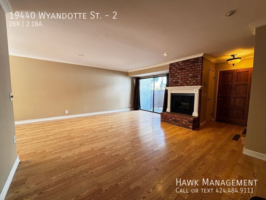 Spacious two-story townhouse in Reseda property image