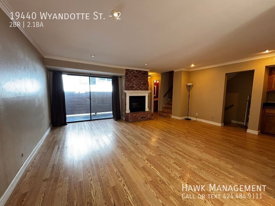 Spacious two-story townhouse in Reseda property image