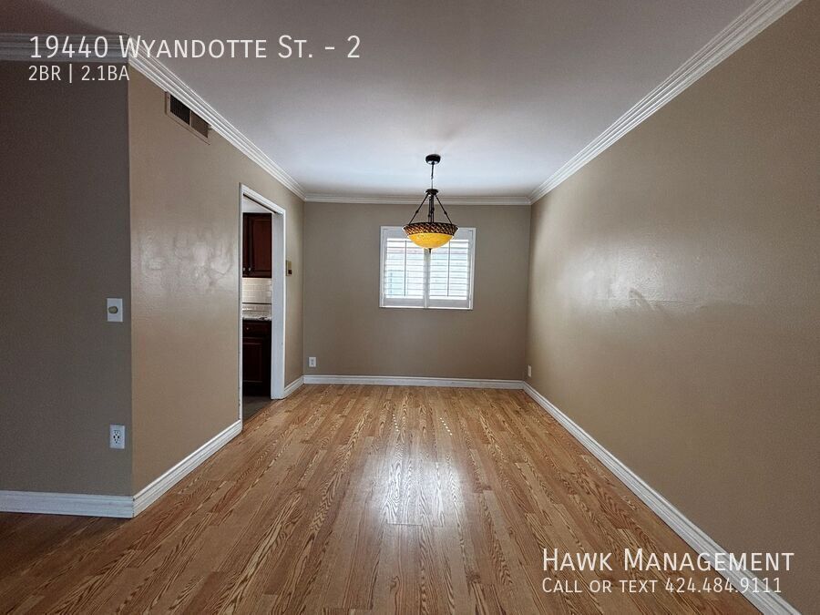 Spacious two-story townhouse in Reseda property image