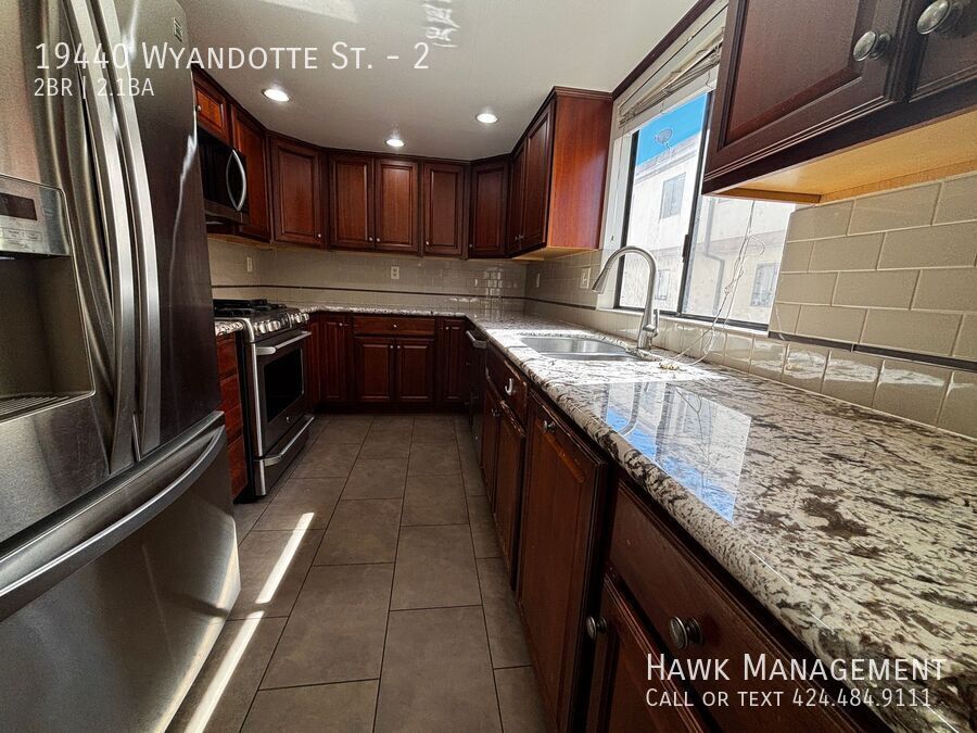 Spacious two-story townhouse in Reseda property image