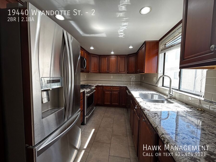 Spacious two-story townhouse in Reseda property image