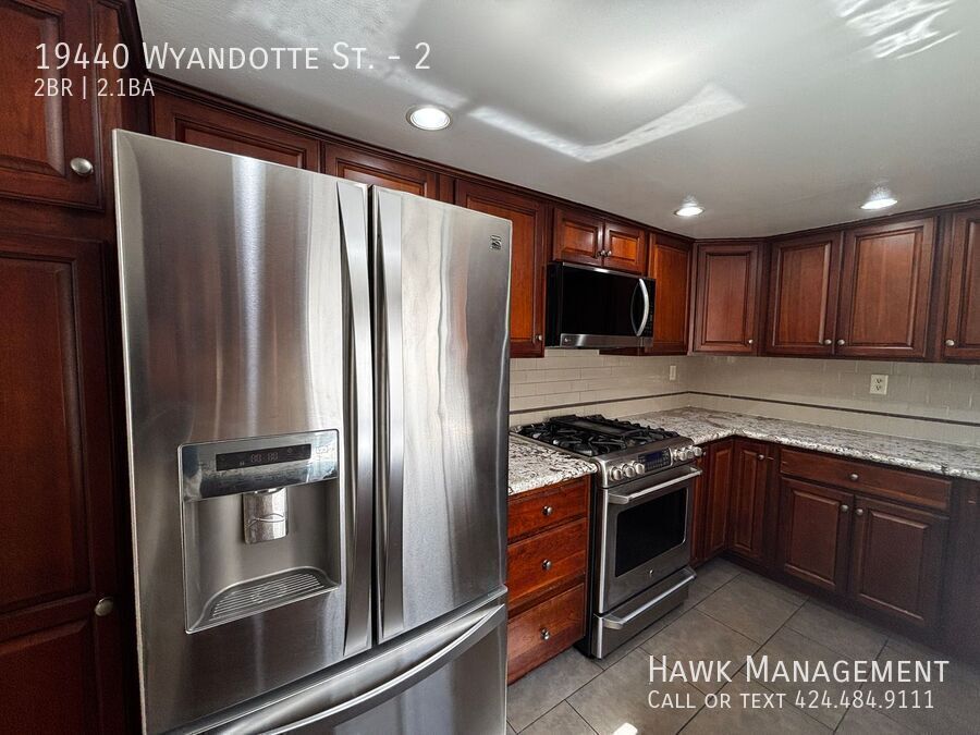 Spacious two-story townhouse in Reseda property image