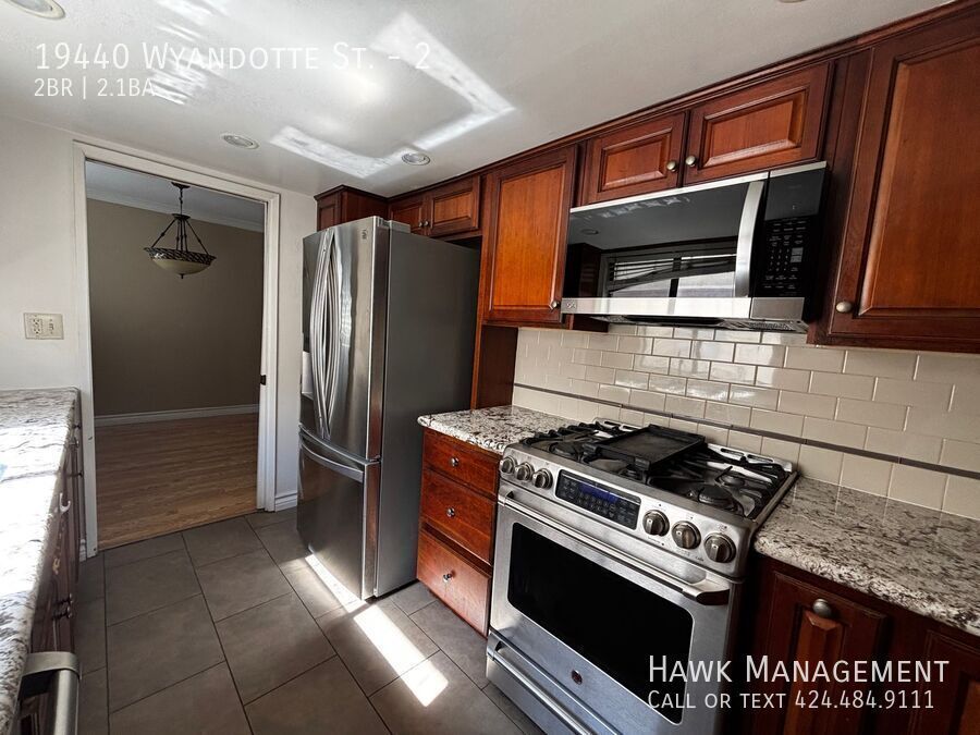 Spacious two-story townhouse in Reseda property image