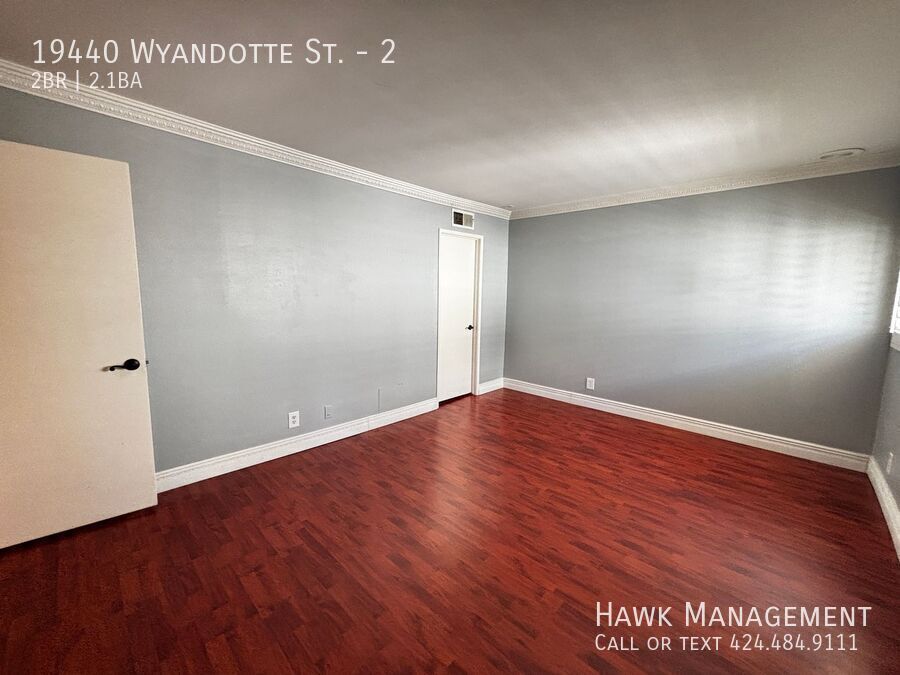 Spacious two-story townhouse in Reseda property image