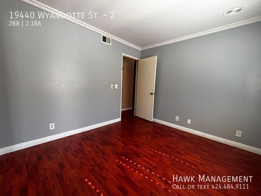 Spacious two-story townhouse in Reseda property image