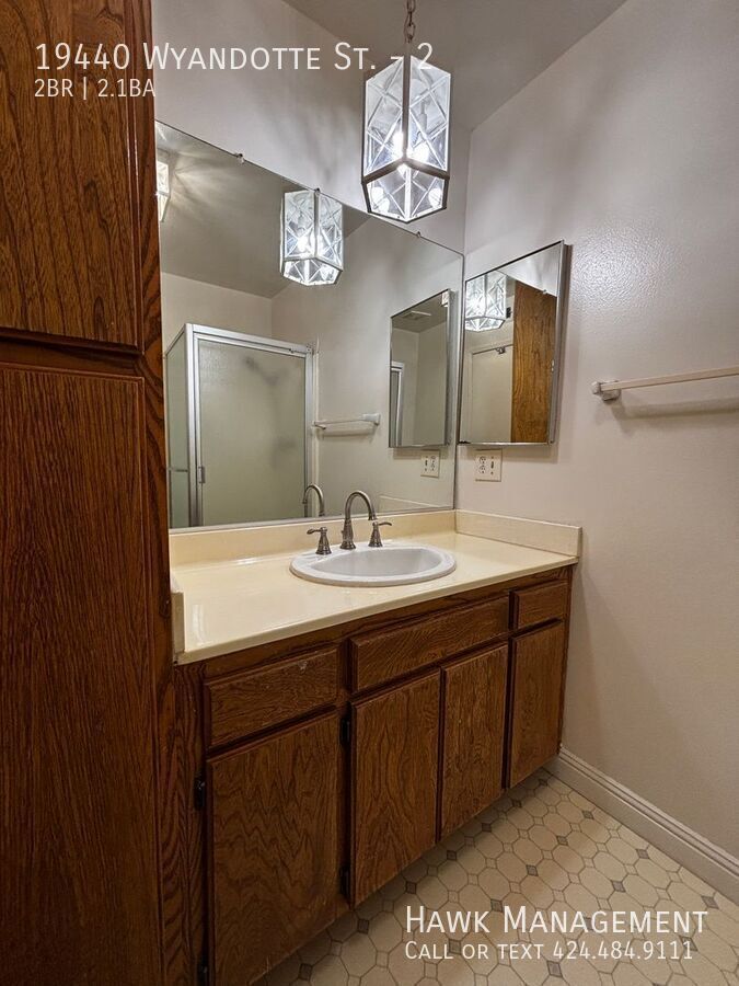 Spacious two-story townhouse in Reseda property image