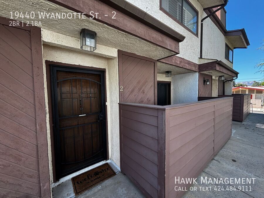 Spacious two-story townhouse in Reseda property image