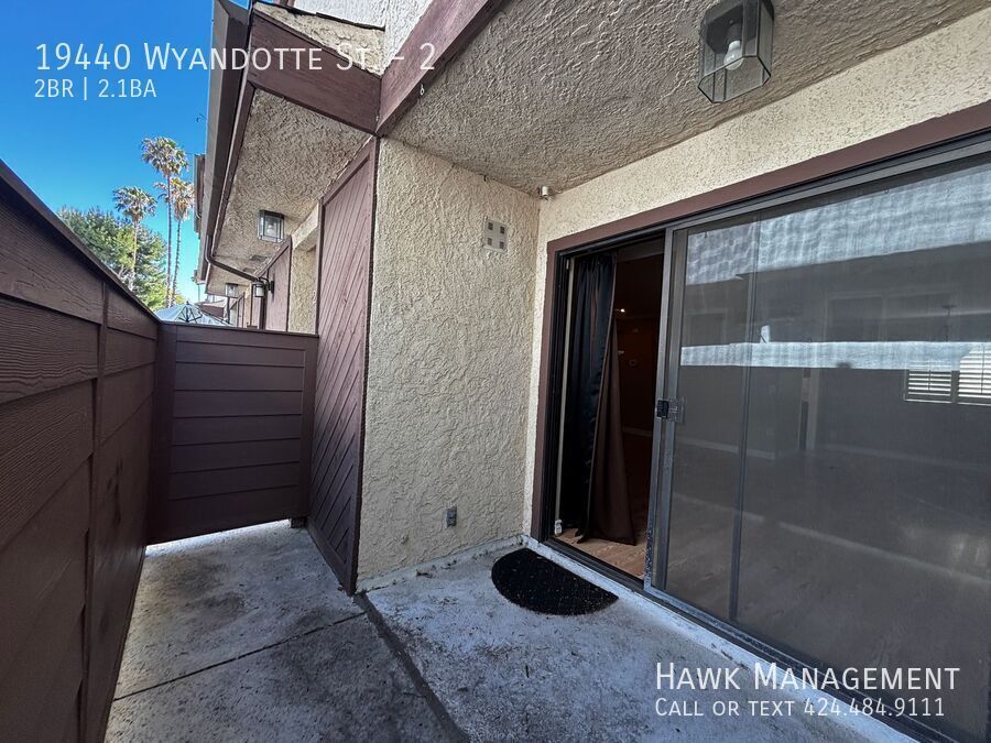 Spacious two-story townhouse in Reseda property image