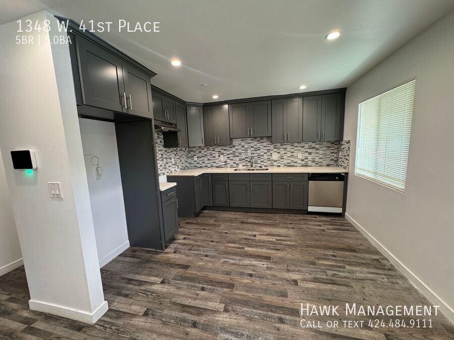 Spacious 5 Bed | 5 Bath Home in Vibrant South LA property image