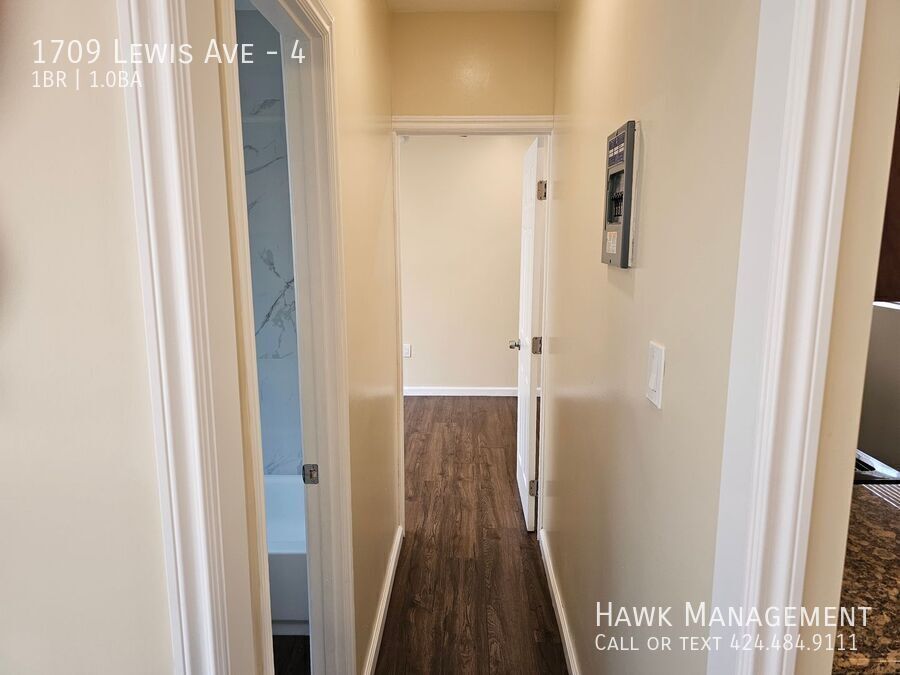 Cozy Small 1-Bedroom with NEW PAINT and lots of LIGHT in Long Beach! property image