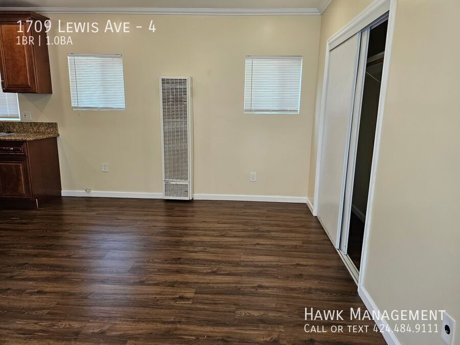 Cozy Small 1-Bedroom with NEW PAINT and lots of LIGHT in Long Beach! property image