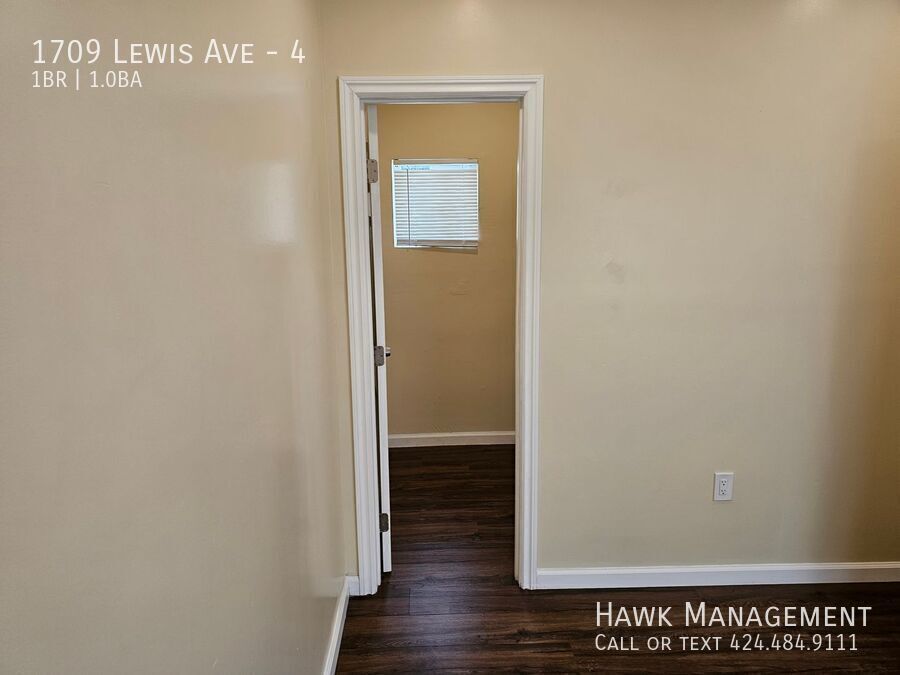 Cozy Small 1-Bedroom with NEW PAINT and lots of LIGHT in Long Beach! property image
