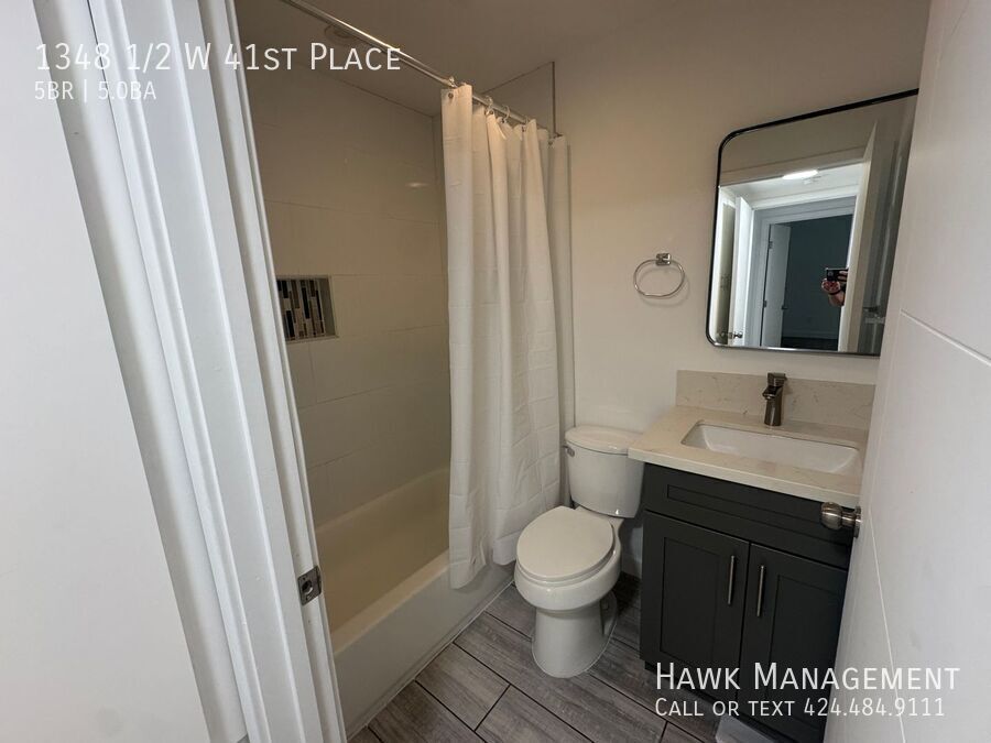 Spacious 5-Bedroom, 5-Bathroom at 1348 1/2 W 41st Place property image