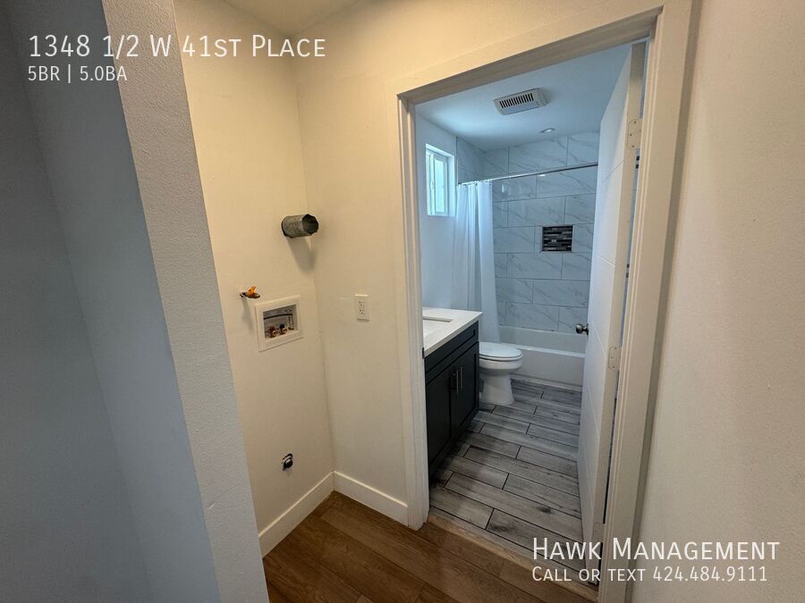 Spacious 5-Bedroom, 5-Bathroom at 1348 1/2 W 41st Place property image