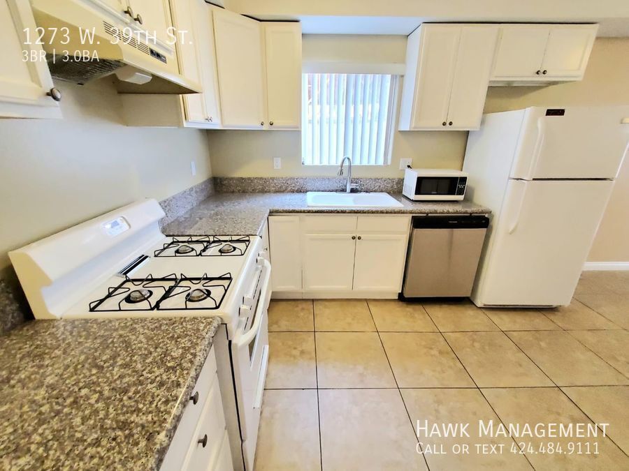 Spacious 3 Bedroom 3 Bath Located In The Heart Of Los Angeles property image