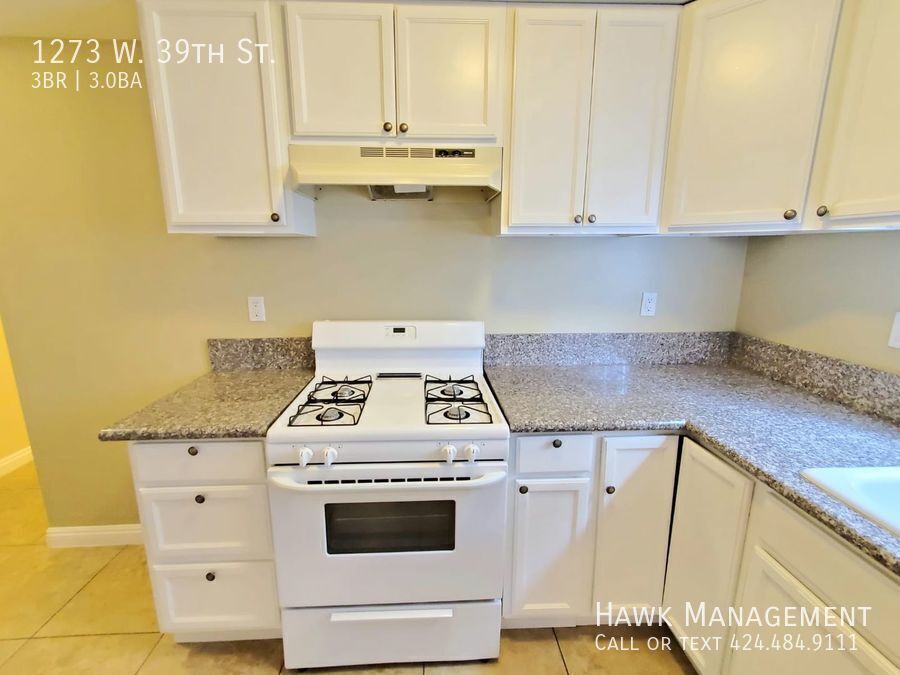 Spacious 3 Bedroom 3 Bath Located In The Heart Of Los Angeles property image