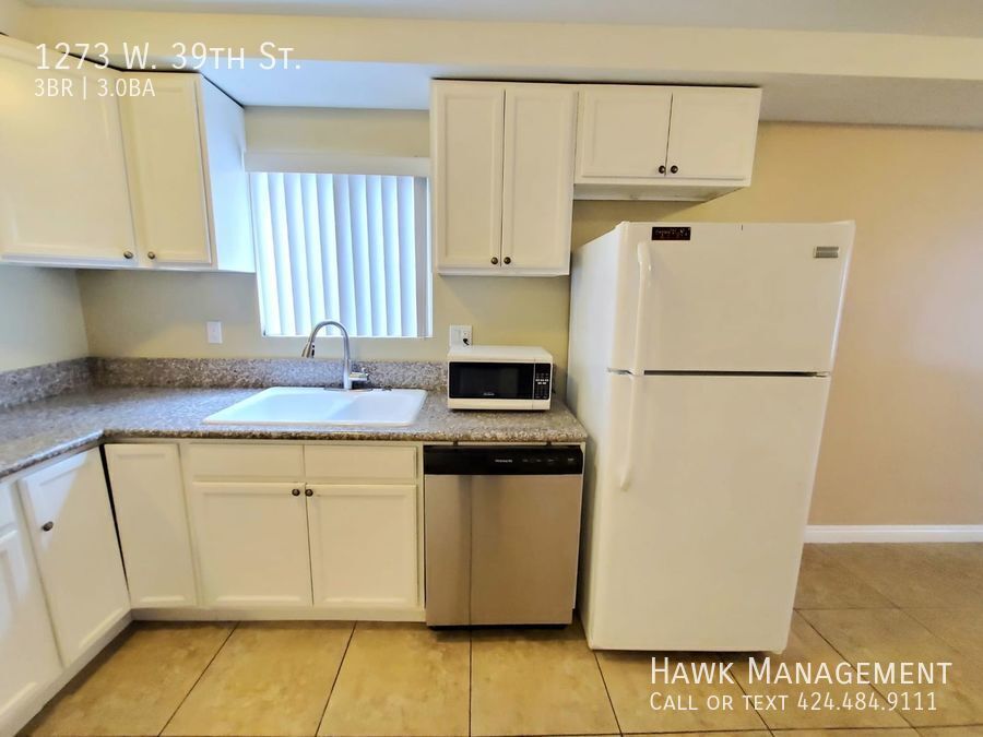 Spacious 3 Bedroom 3 Bath Located In The Heart Of Los Angeles property image
