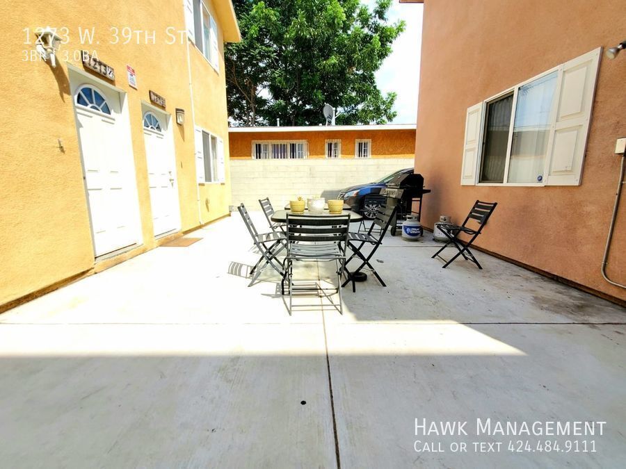 Spacious 3 Bedroom 3 Bath Located In The Heart Of Los Angeles property image