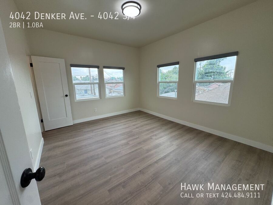 Charming 1 Bed + Den at 4042 Denker Ave - Unit 3/4 property image