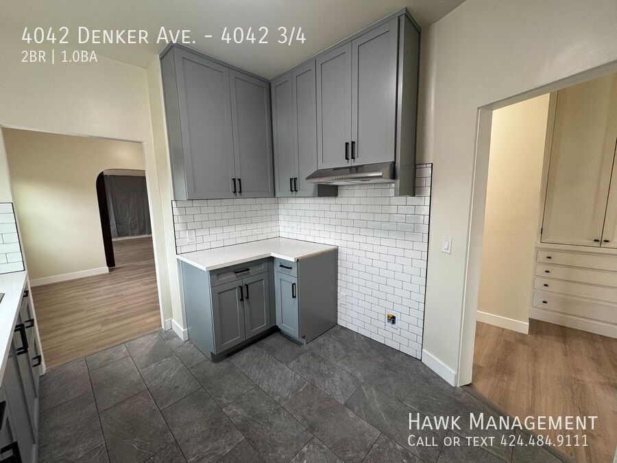 Charming 1 Bed + Den at 4042 Denker Ave - Unit 3/4 property image