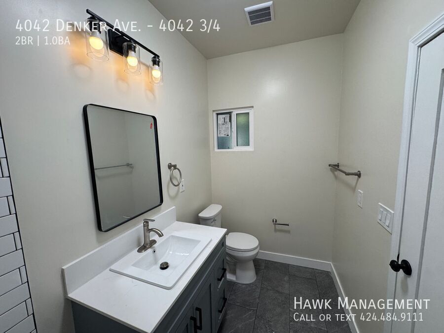 Charming 1 Bed + Den at 4042 Denker Ave - Unit 3/4 property image