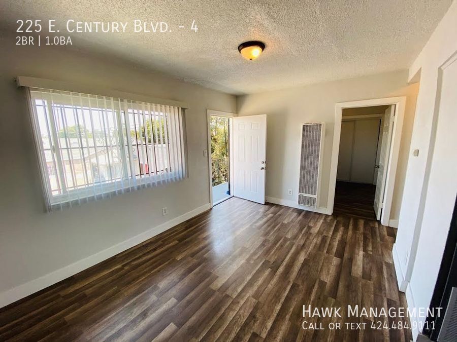 Charming 2-Bedroom Gated Apartment in South LA property image