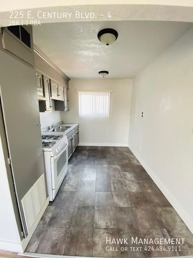 Charming 2-Bedroom Gated Apartment in South LA property image